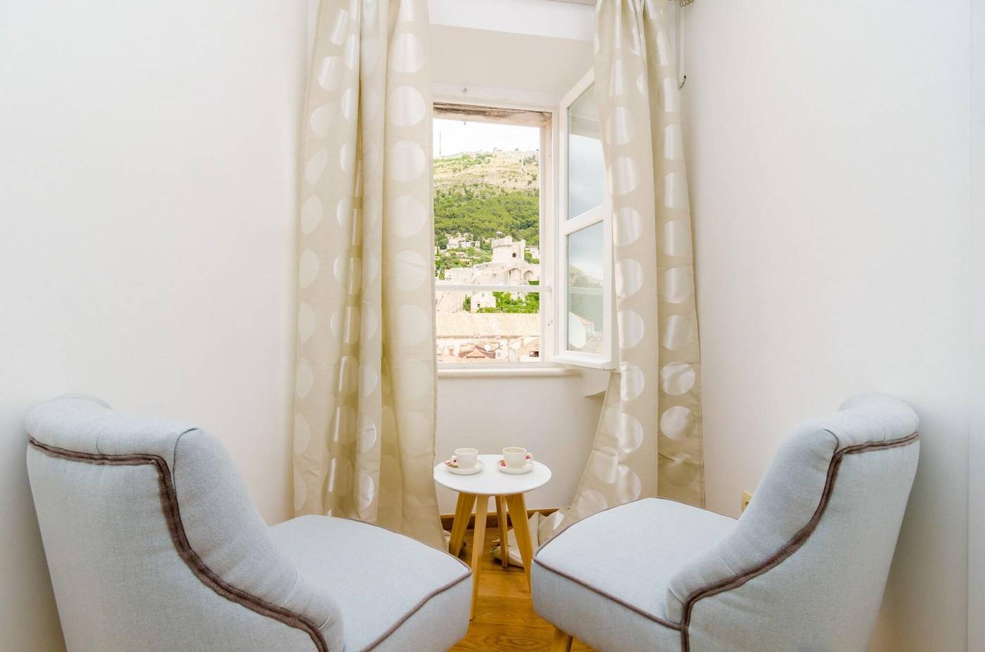 Cinema-View-House-Lobby-25