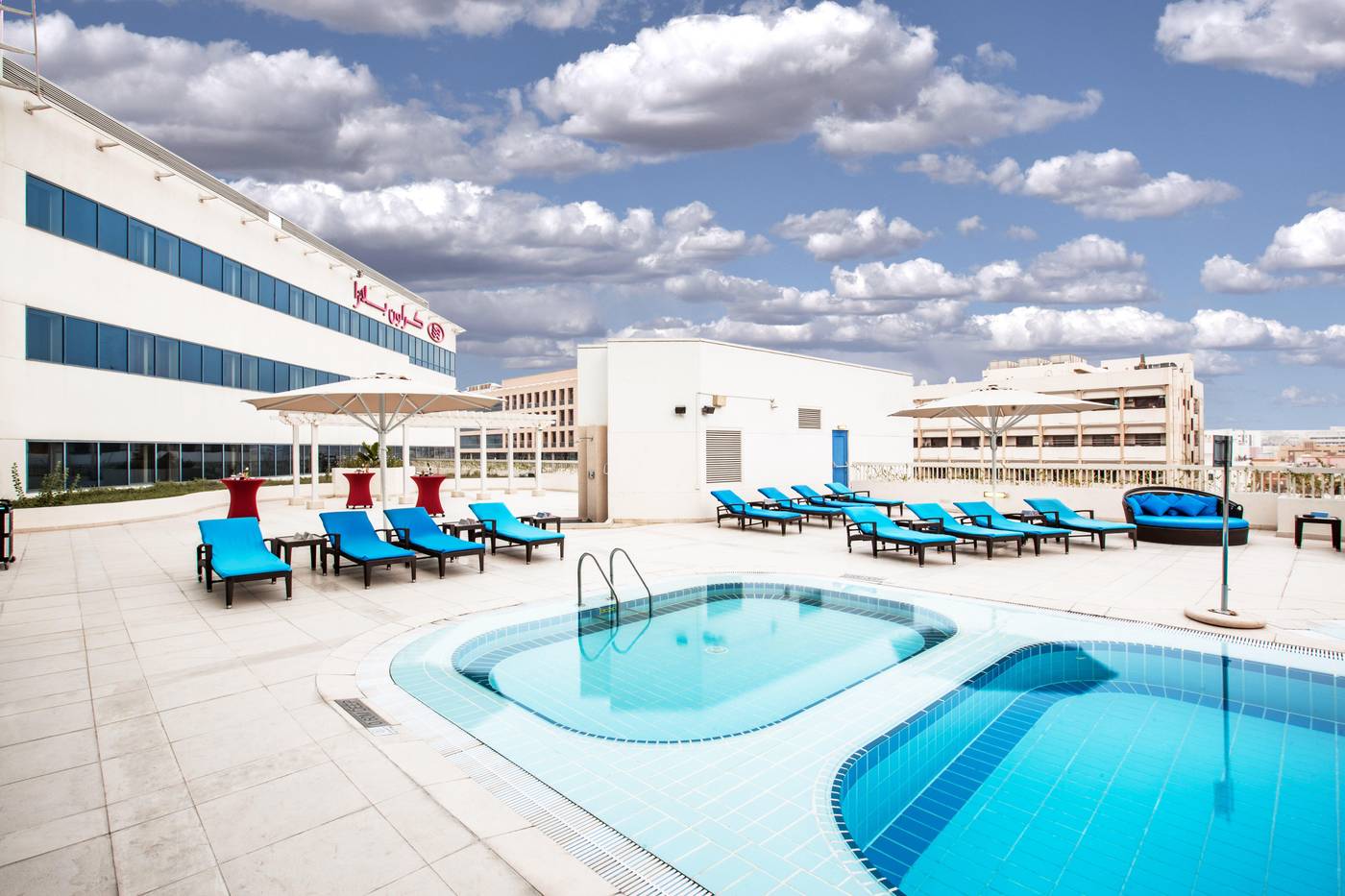 Hotel-Crowne-Plaza-Deira-Pool-3