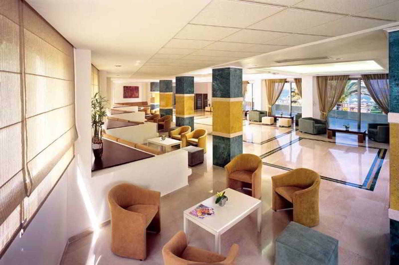 Lutania-Beach-Lobby-43