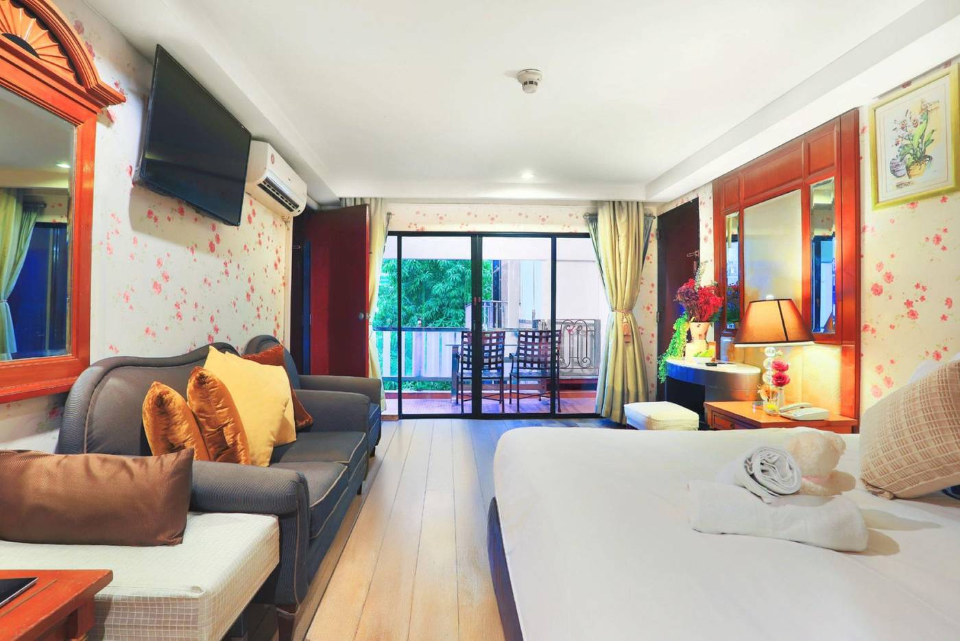 Diamond-City-Hotel-Room-14