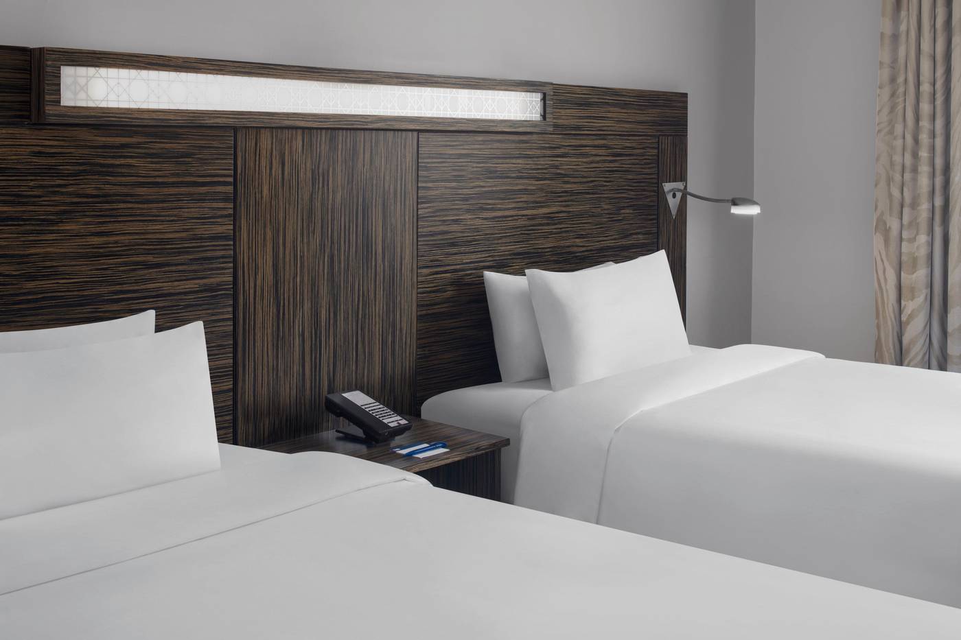 Holiday-Inn-Express-Jumeirah-Room-13