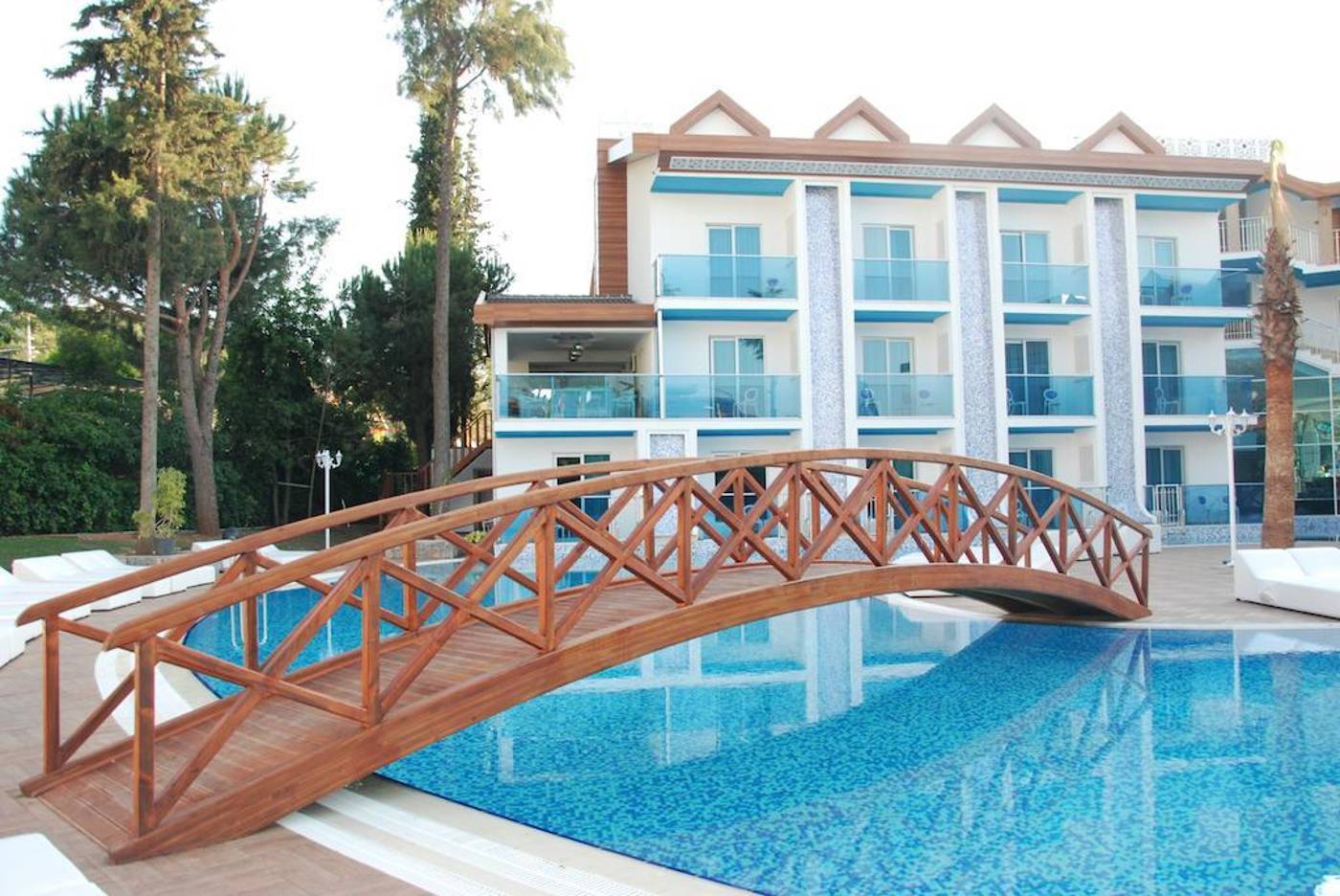 Ocean-Blue-High-Class-Hotel-Room-7