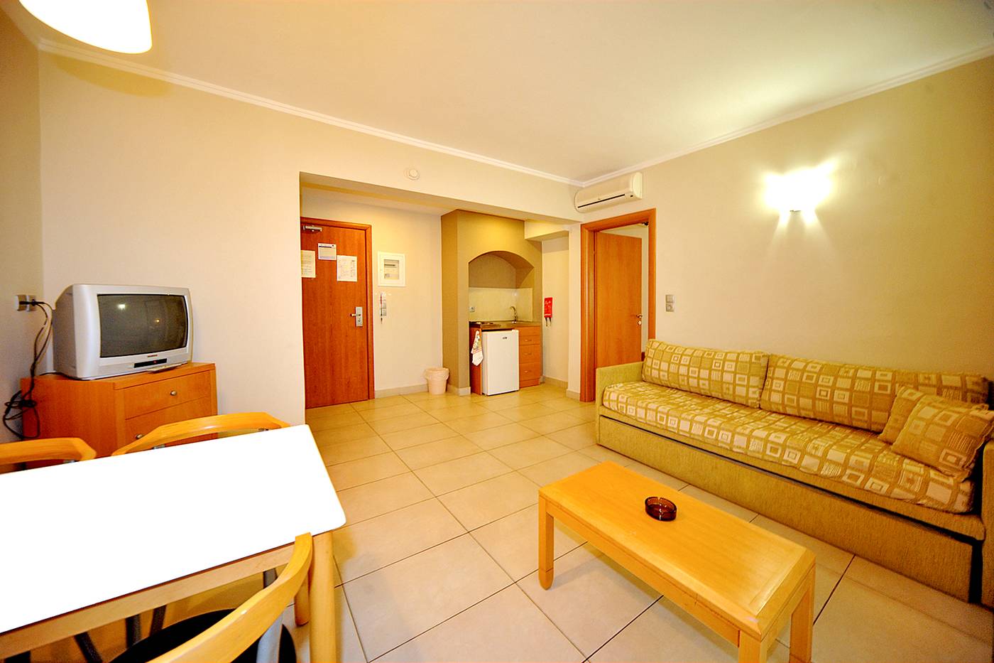 Saint-Constantin-Room-13