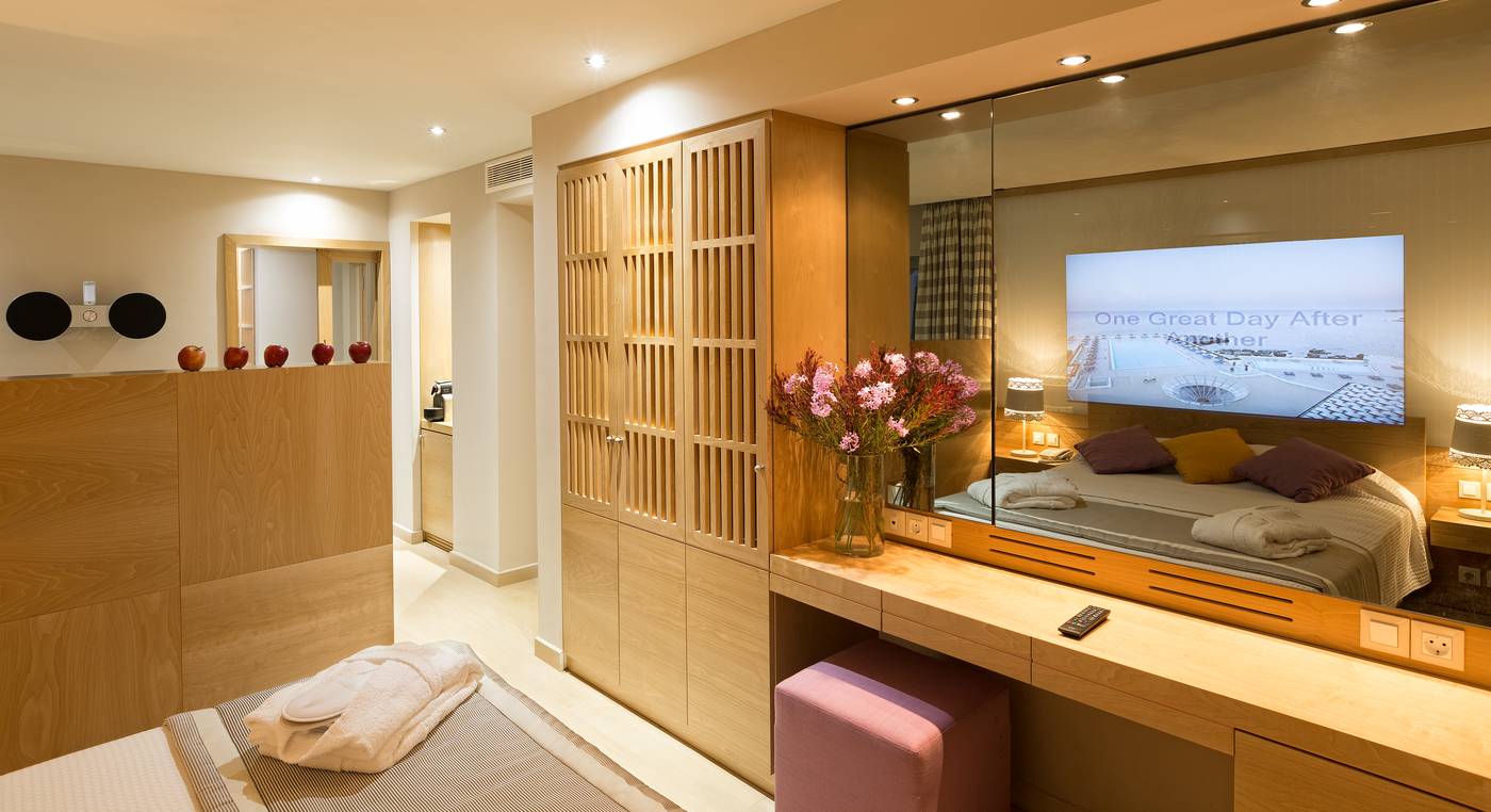 Eden-Roc-Resort-Hotel-Room-31