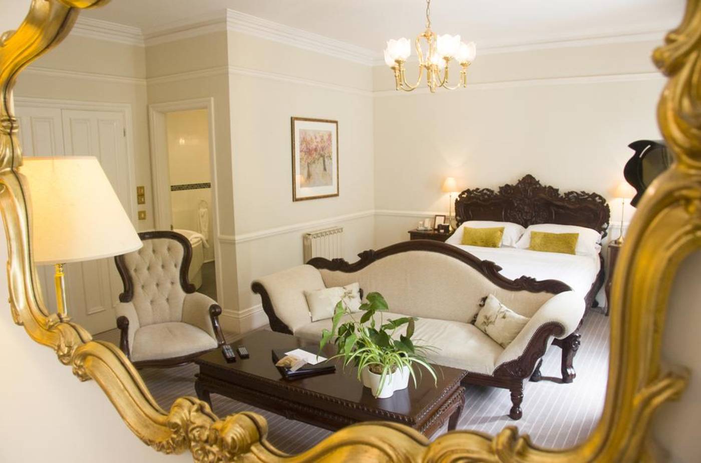 Chateau-La-Chaire-Room-6