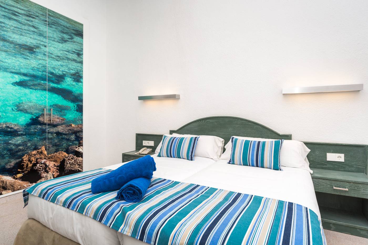 Globales-Cala------n-Blanes-Room-17