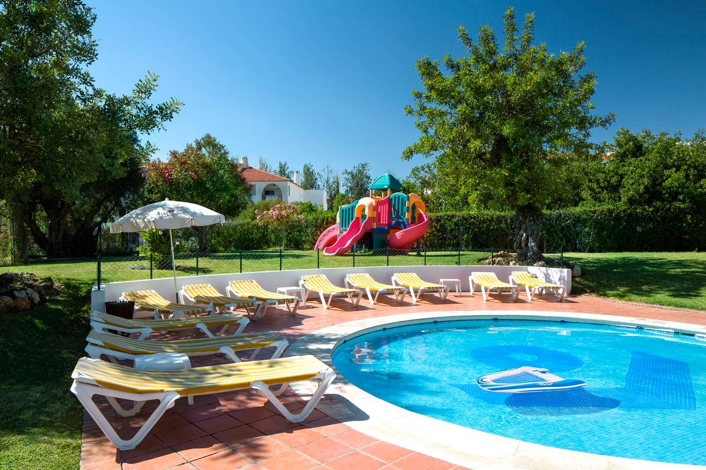 Cheerfulway-Valmangude-Jardim-Apartamentos-Pool-2