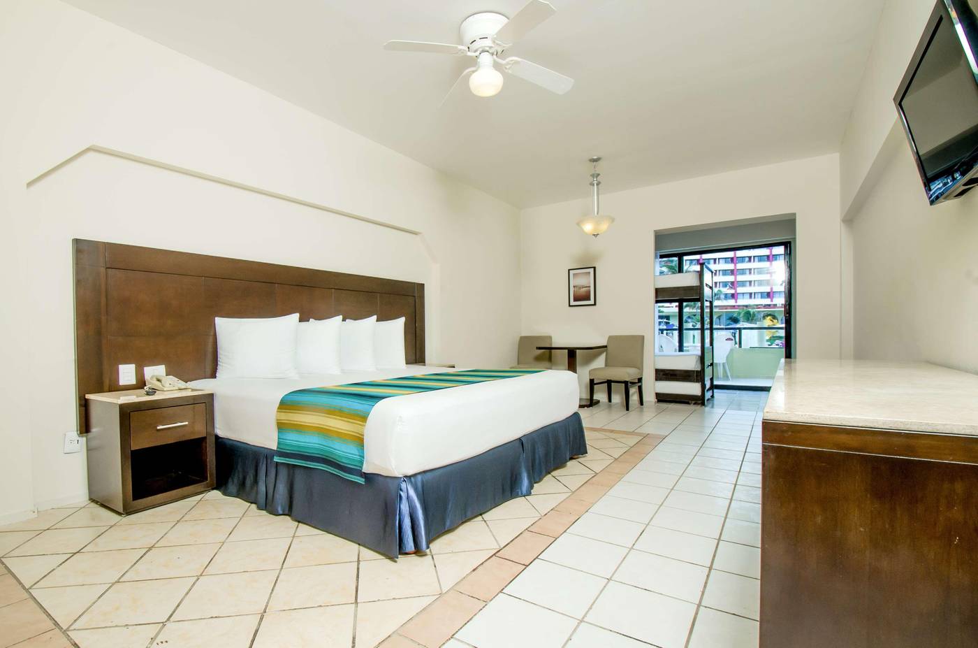 Crown-Paradise-Club-Cancun-Room-38