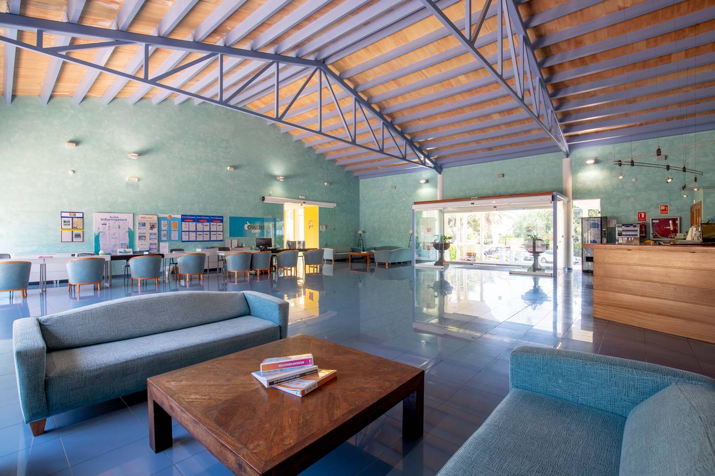 Vacances-Menorca-Resort-Lobby-53