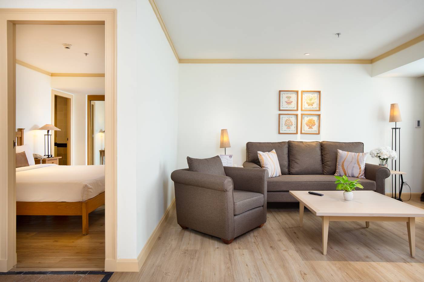 Riverfront-Bangkok-Room-15