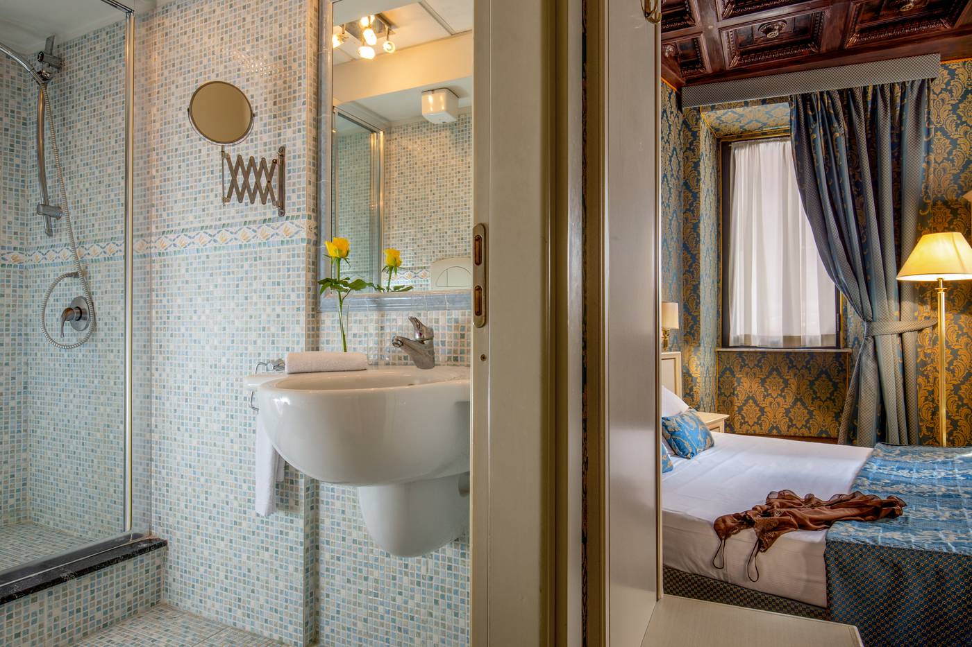 Residenza-Canova-Tadolini-Luxury-Rooms---Suites-Room-7