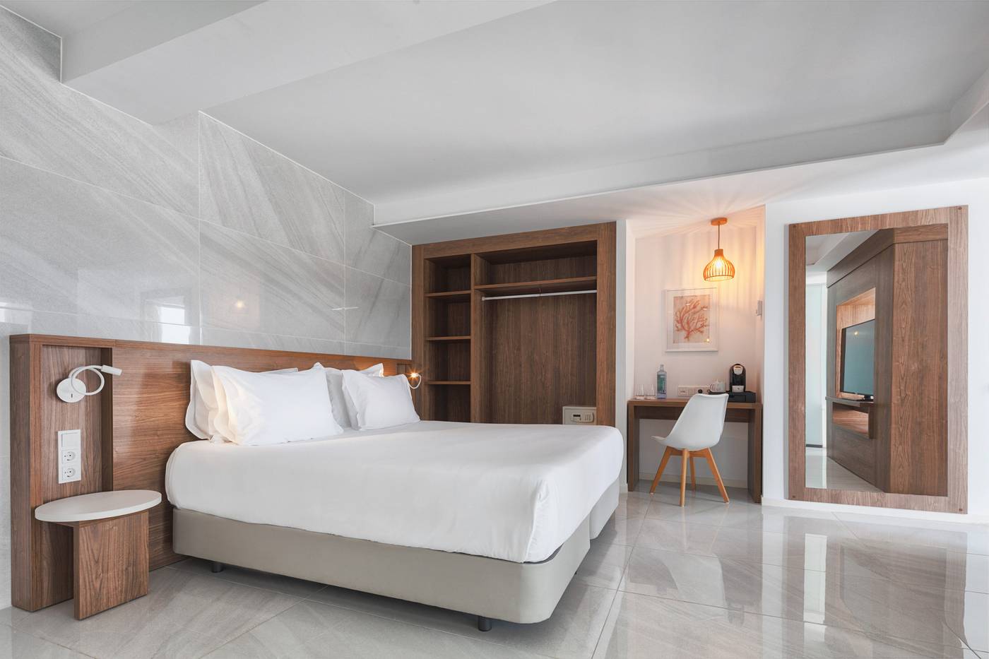 El-Puerto-Ibiza-Hotel---Spa-Room-27