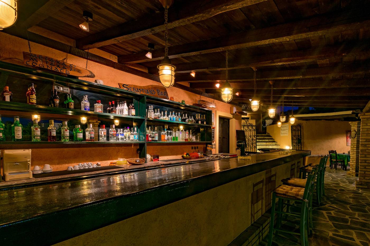 Villa-Yannis-Hotel-Apartments---Suites-Bar-55