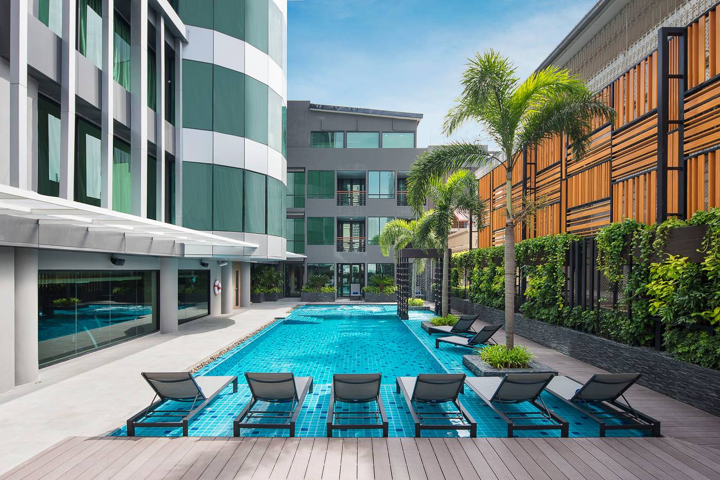 Solitaire-Bangkok-Sukhumvit-11-Pool-1