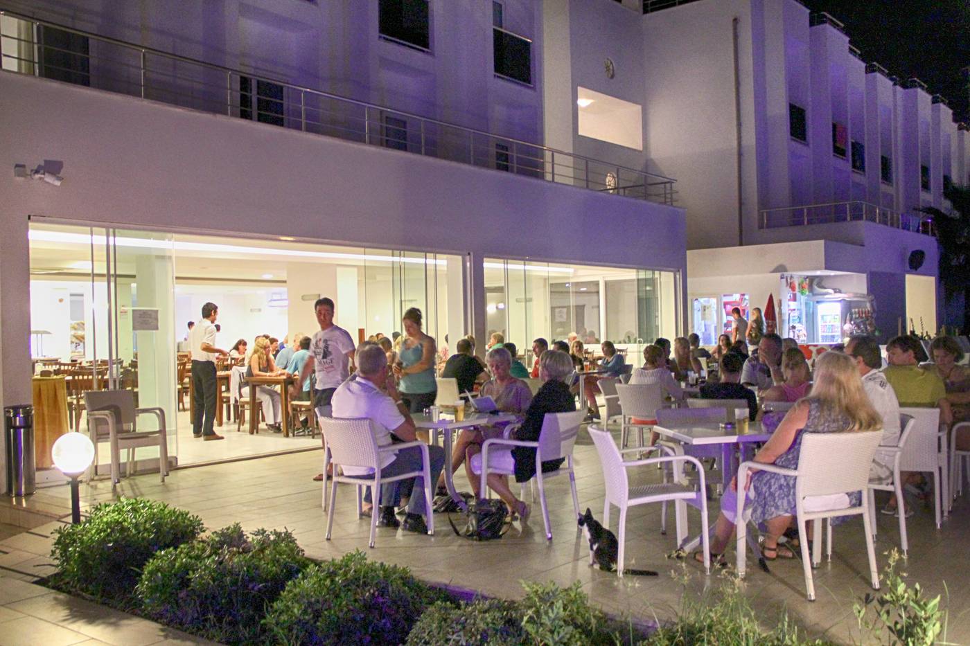 Club-Hotel-Shark-Restaurant-10
