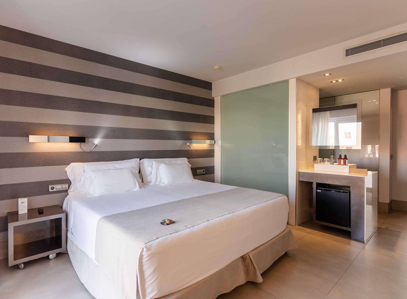 Barcel-----Hamilton-Menorca-Room-27