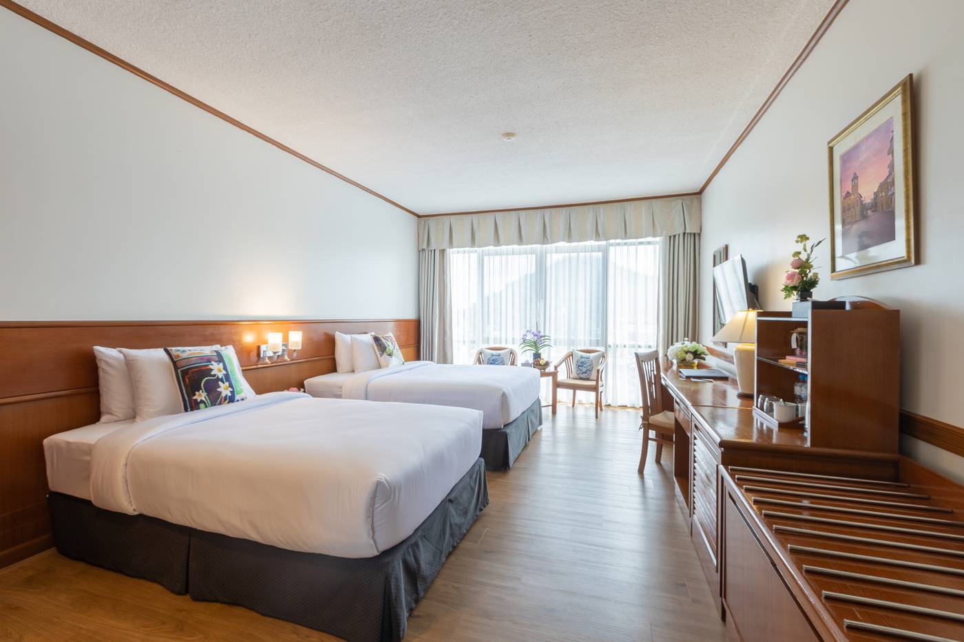 Royal-Phuket-City-Room-11