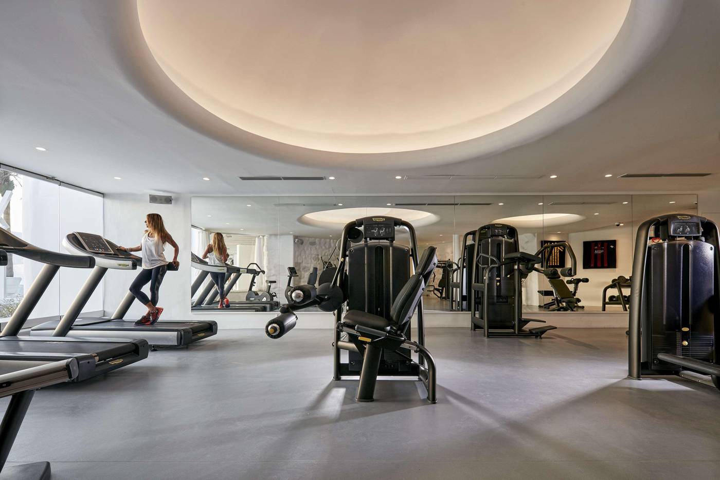 Mykonos-Blanc-Hotel-Sports-and-Entertainment-74