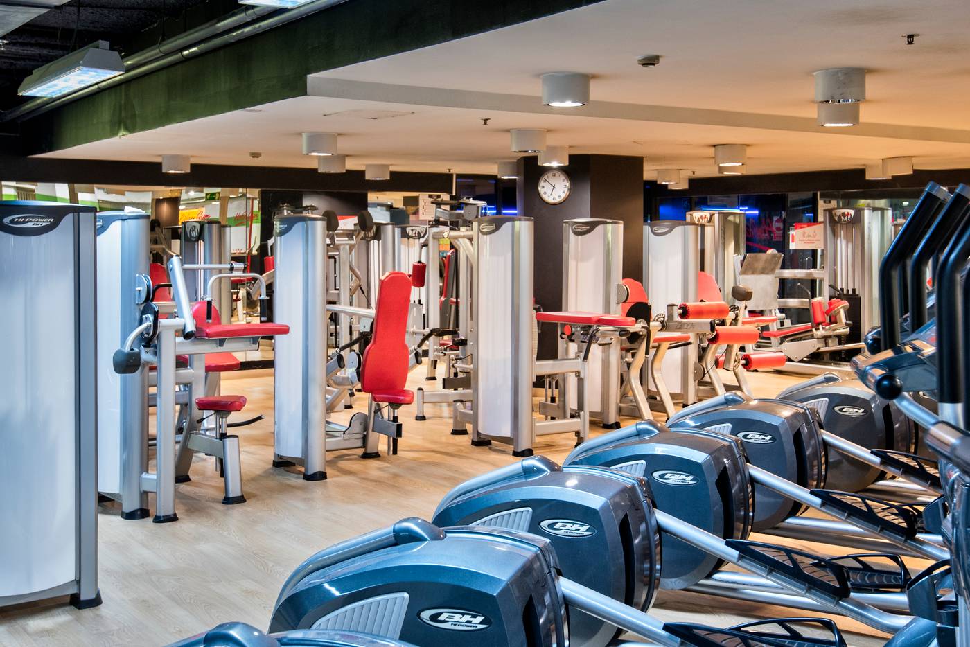 Courtyard-Madrid-Princesa-Sports-and-Entertainment-61