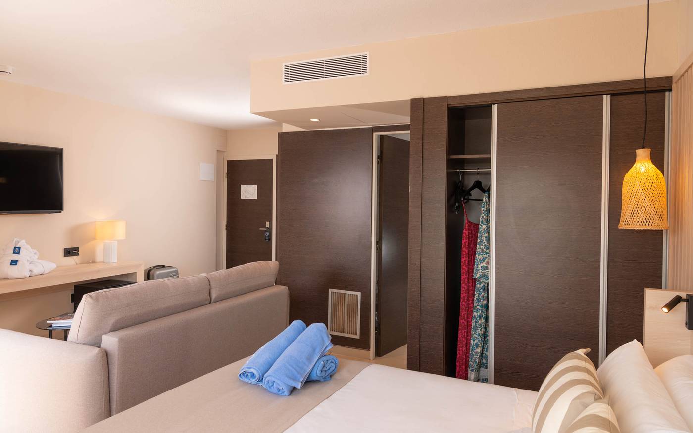 Aqua-Hotel-Montagut-Suites-Room-44