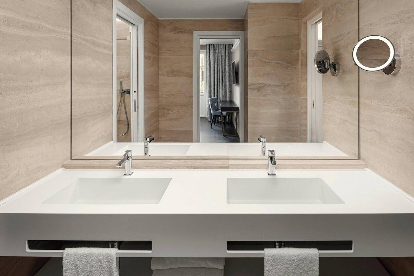 Sina-Bernini-Bristol--Autograph-Collection-Room-57