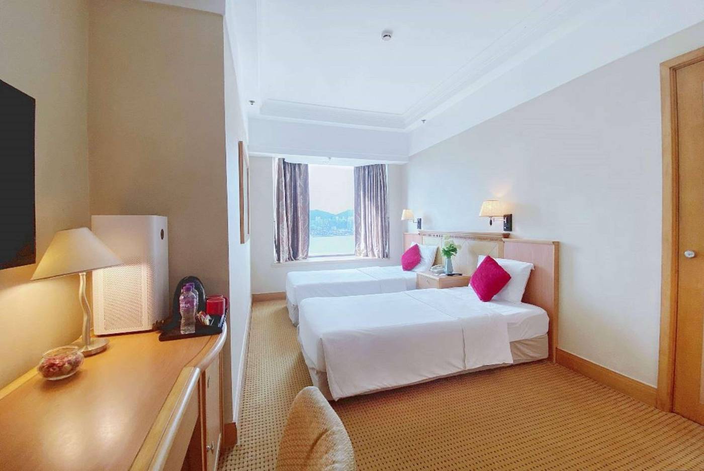 Ramada-Hong-Kong-Grand-View-Room-23