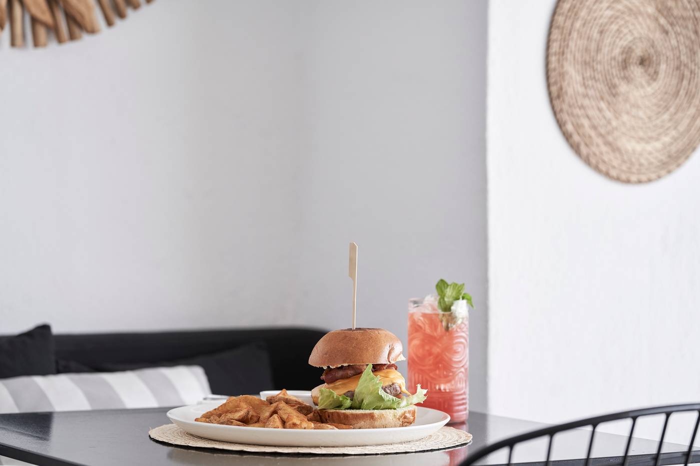 Mr-and-Mrs-White-Oia-Santorini-Restaurant-36