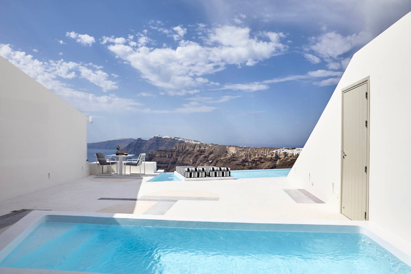 Alti-Santorini-Suites-Room-2