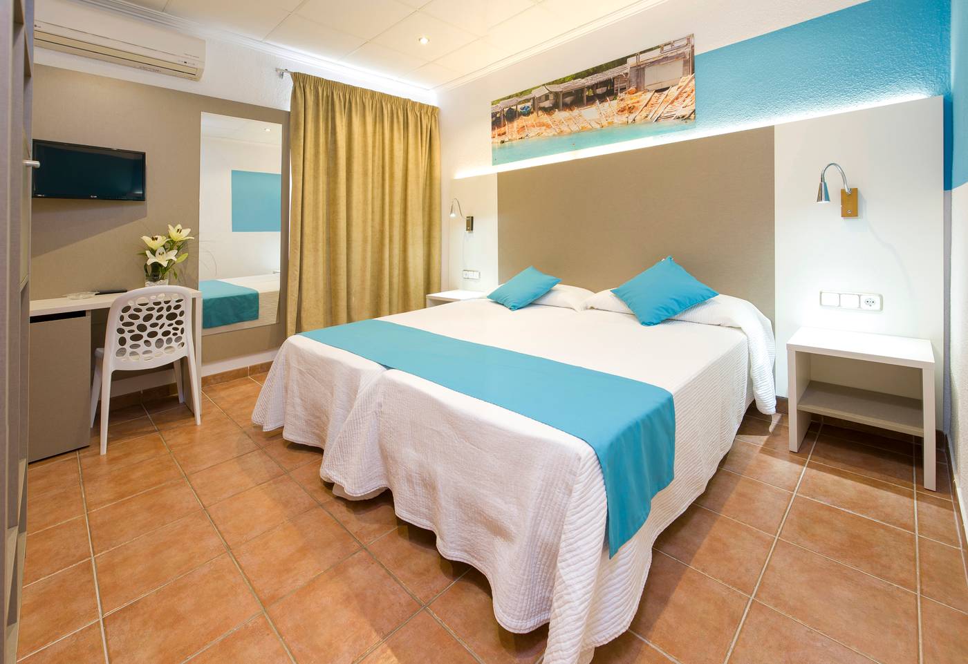 Hostal-Adelino-Room-6