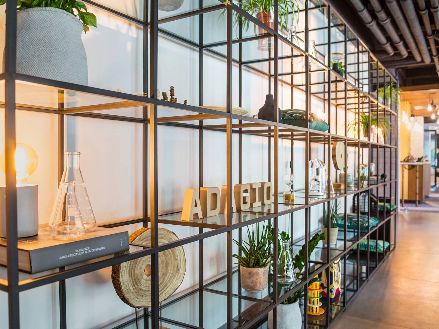 Aparthotel-Adagio-Amsterdam-City-South-Lobby-18