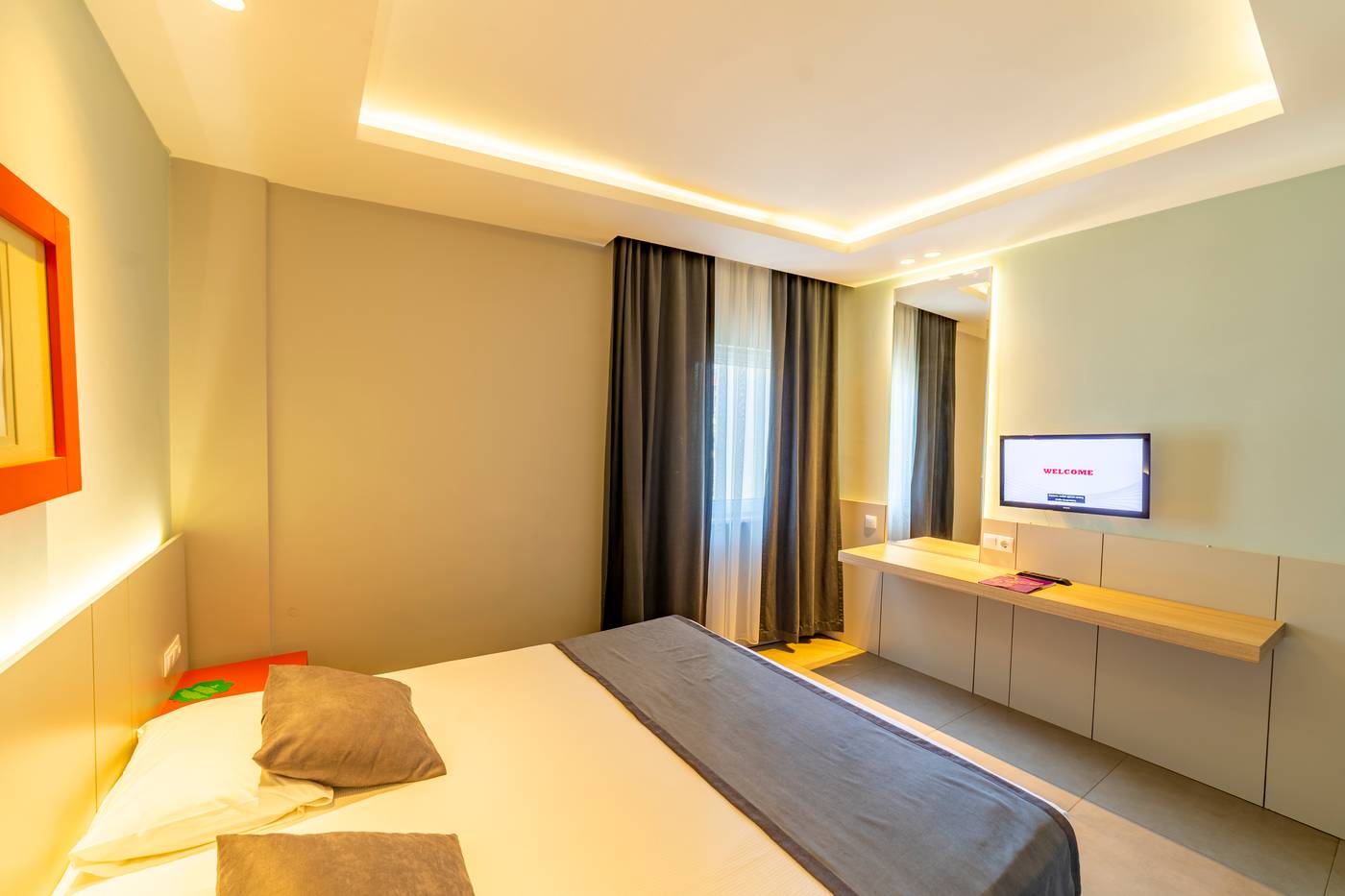 Queen-s-Park-Le-Jardin-Room-18