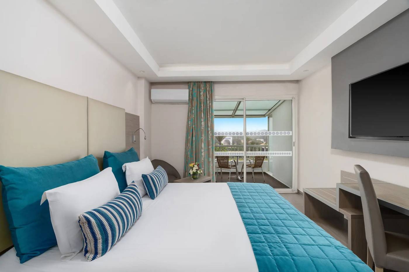 Atlas-Amadil-Beach-Aqua-Sun-Room-24