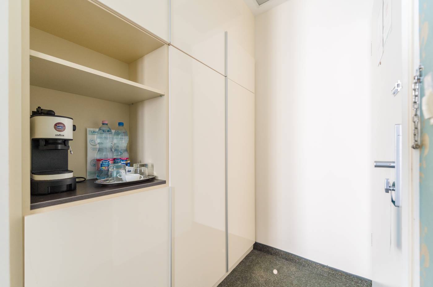 La-Prima-Fashion-Hotel-Room-38