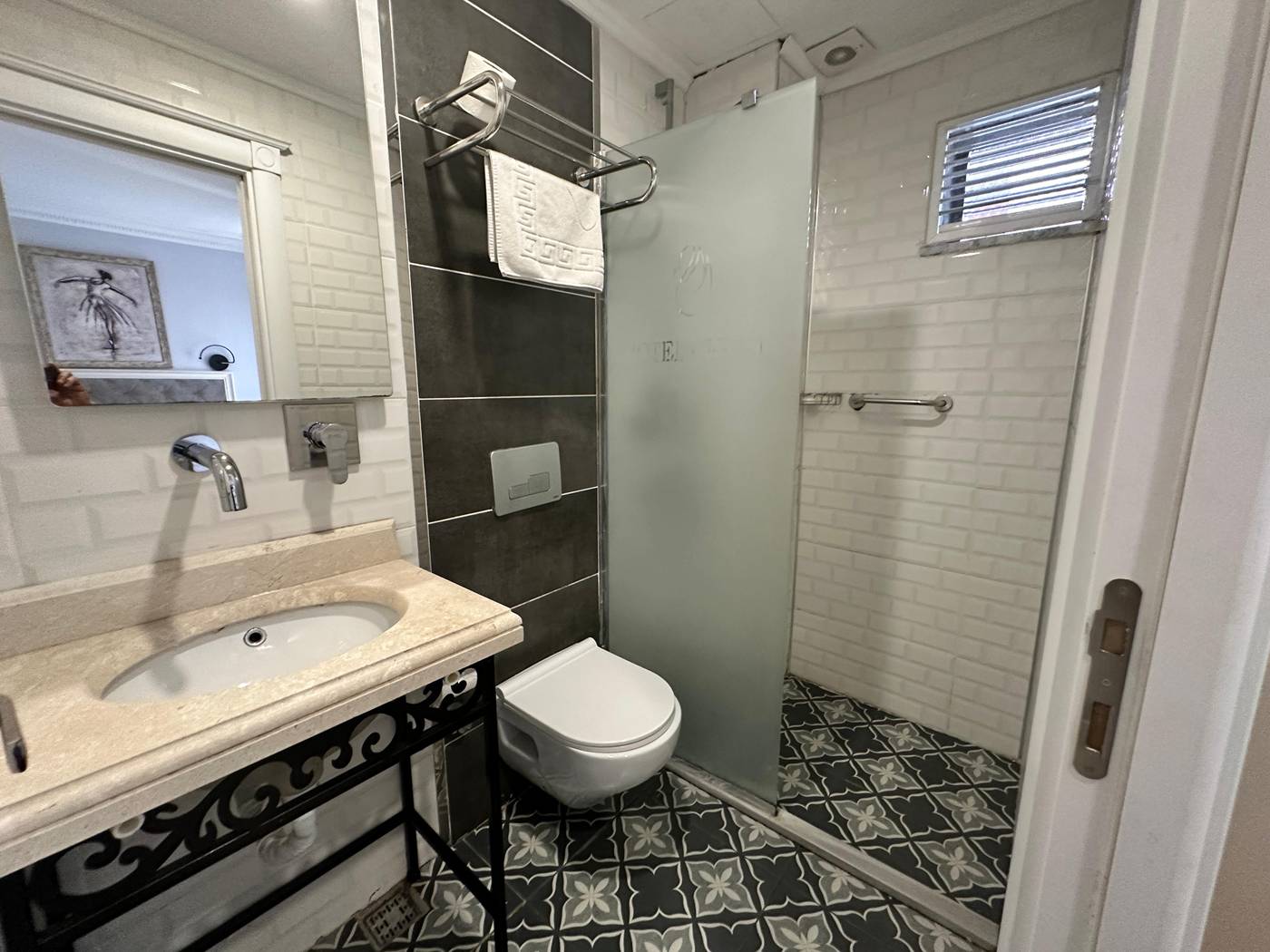 Good-Night-Hotel-Room-34