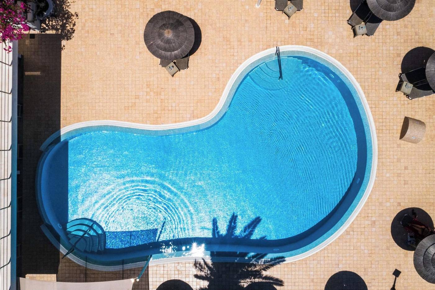 Smaragdi-Apts-Pool-15