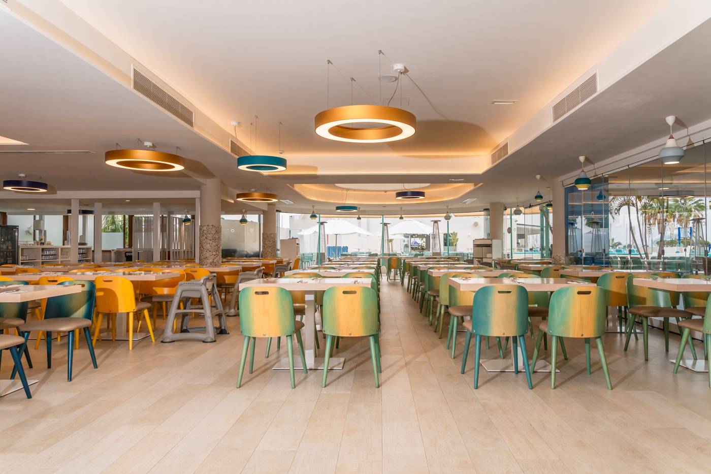 Hovima-La-Pinta-Beachfront-Family-Hotel-Restaurant-45