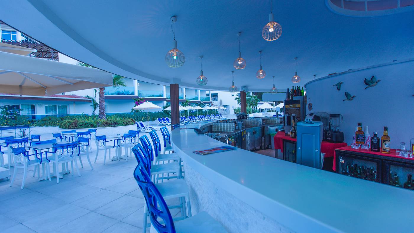 Garcia-Resort---Spa-Bar-53