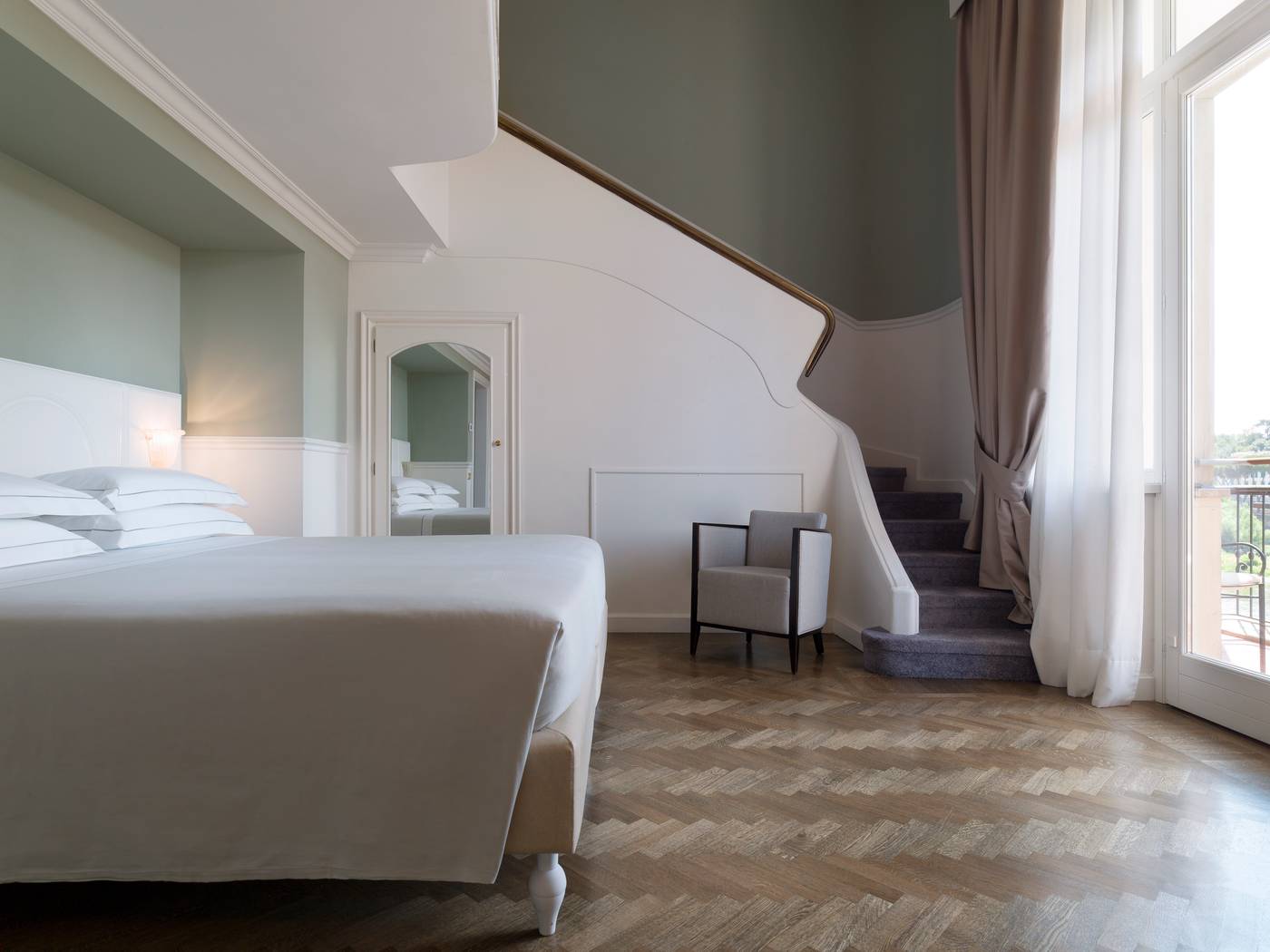 Plaza-Lucchesi-Room-36