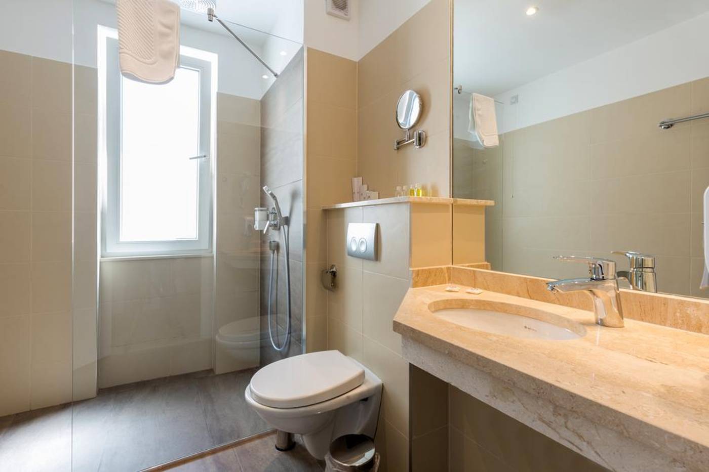 Royal Inn-Serbia-BELGRADE-Room-8