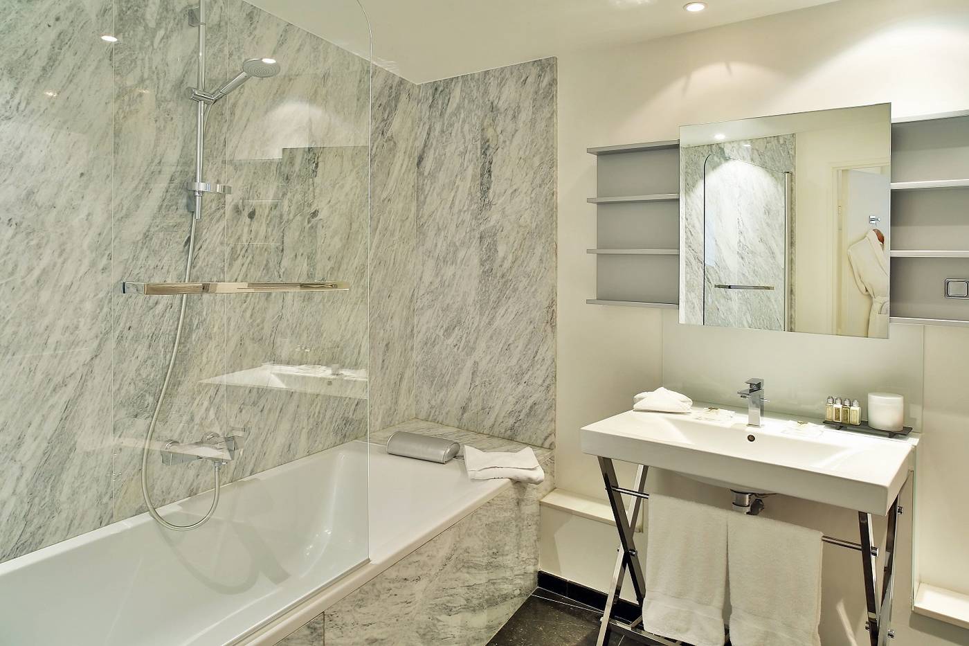 Montmartre-Residence-Paris-Room-21