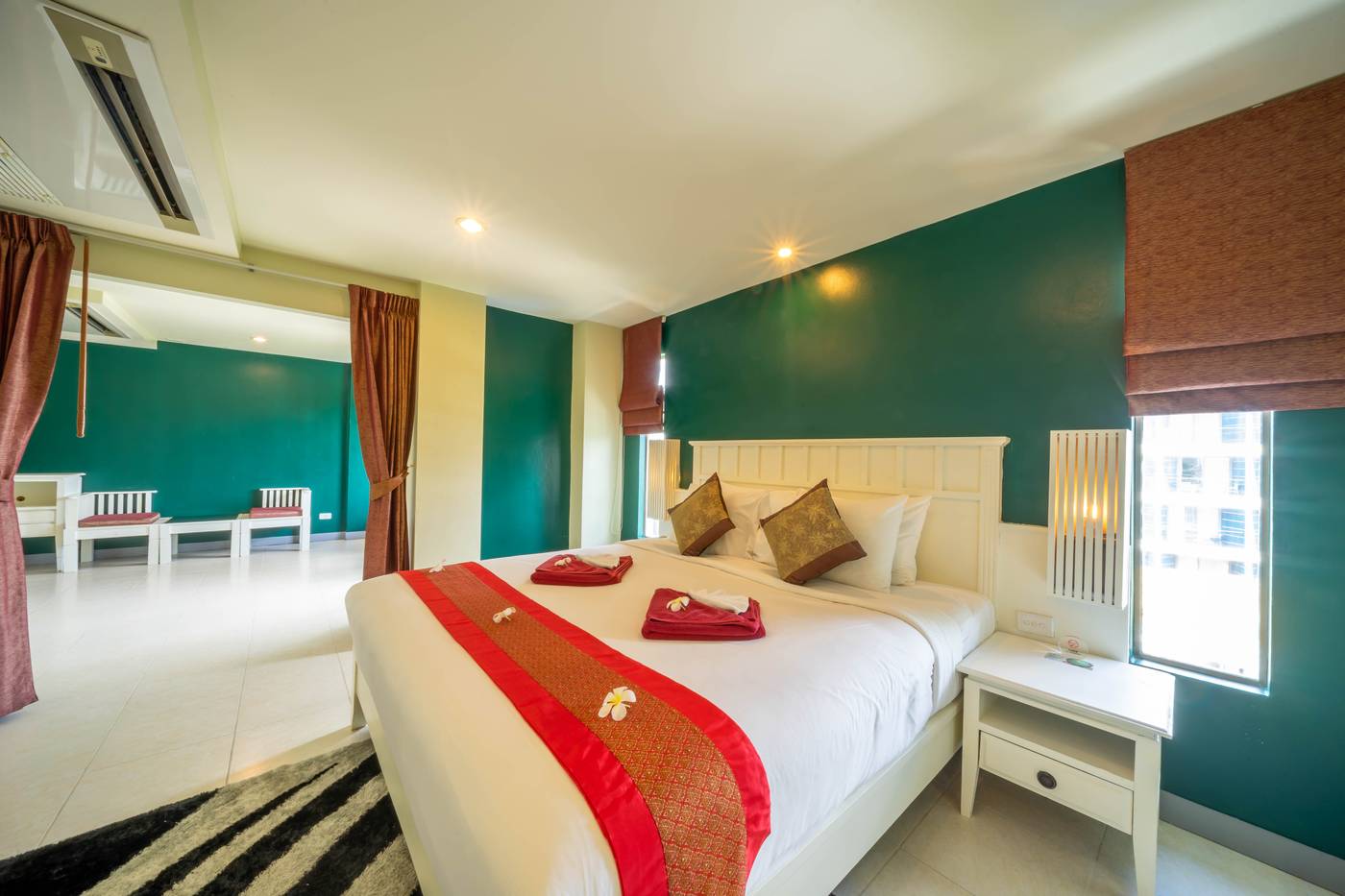 LA-Vintage-Resort--Former-Poppa-Palace--Room-22