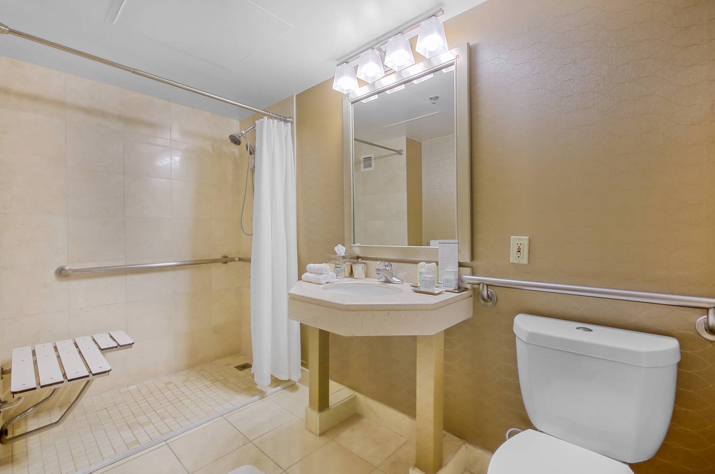 Omni-Los-Angeles-Hotel-at-California-Plaza-Room-42