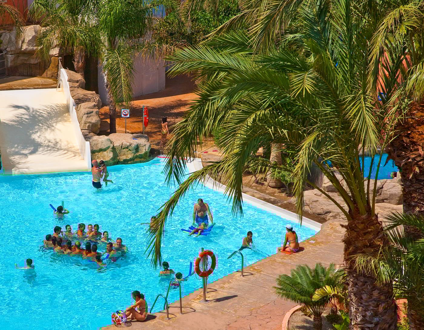 Diverhotel-Roquetas-Pool-1