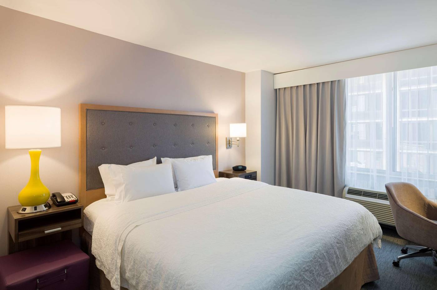 Hampton-Inn-Manhattan-Times-Square-South-Room-20