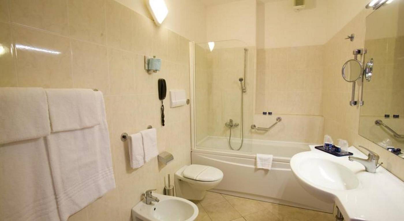 Villa-Esperia-Room-32