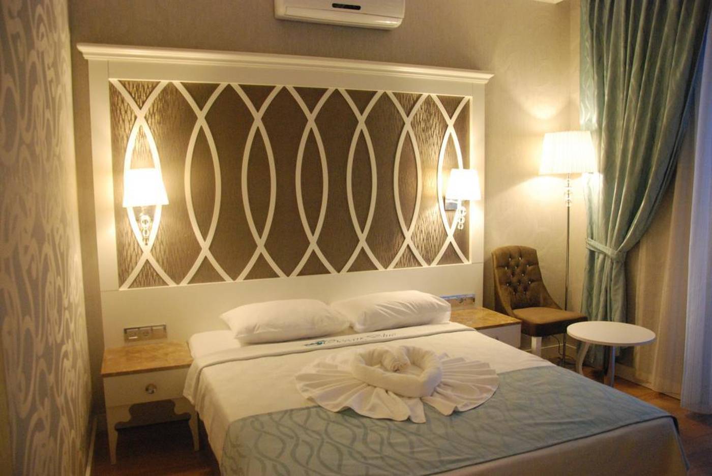 Ocean-Blue-High-Class-Hotel-Room-33