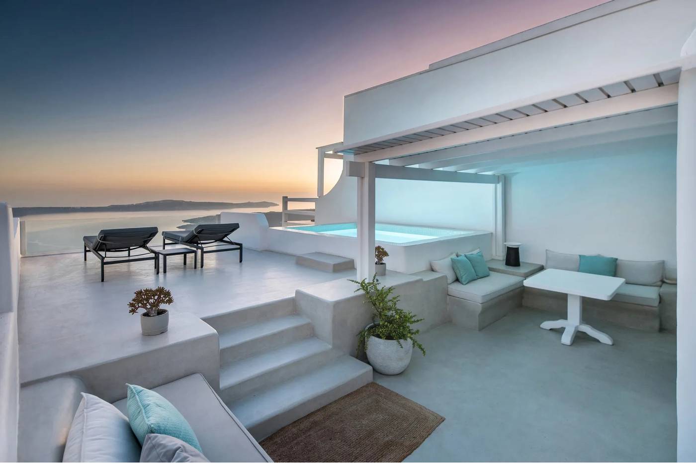 Aqua-Luxury-Suites-Room-84