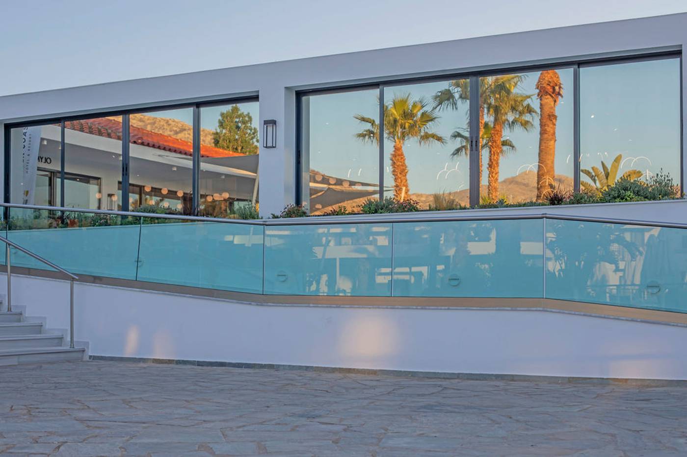 Golden-Coast-Hotel-and-Bungalows-Restaurant-78