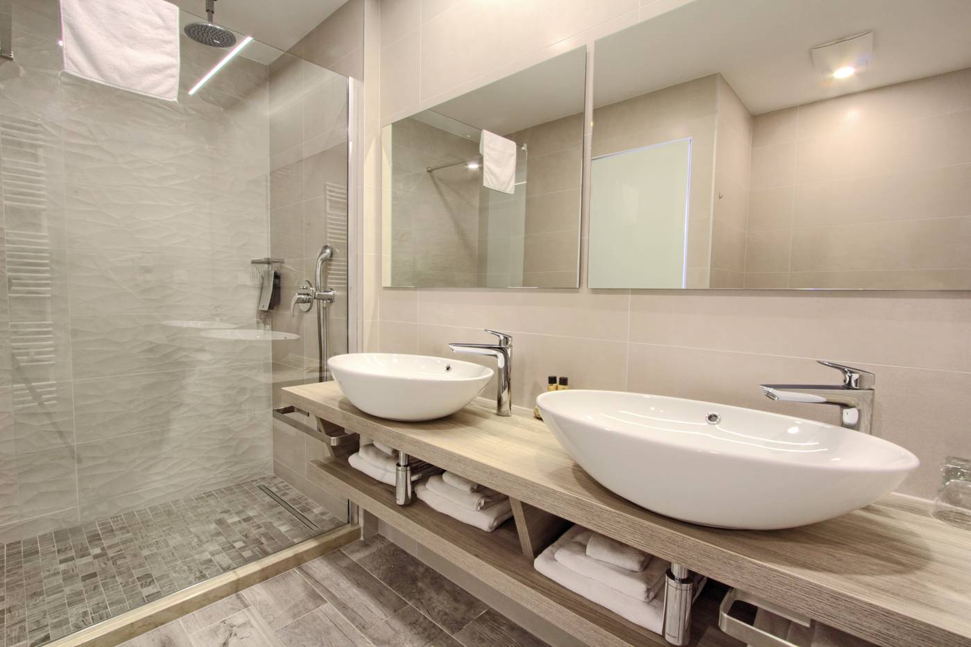 Kalamota-Beach-House-Room-21