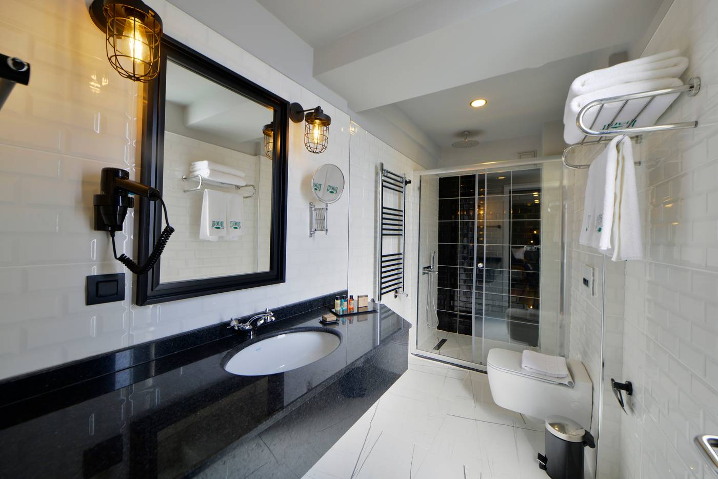 Poem-Special-Hotel-Room-14